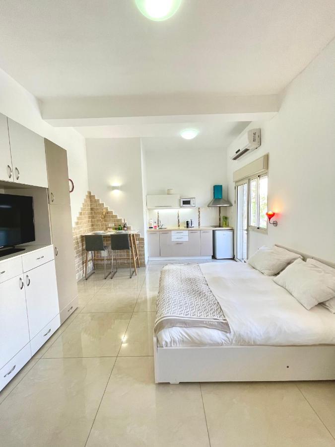 Appartamento Bat Galim - By The Sea Haifa Esterno foto