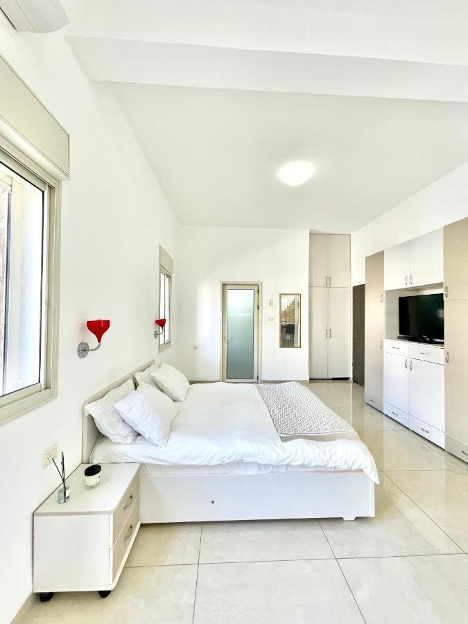 Appartamento Bat Galim - By The Sea Haifa Esterno foto